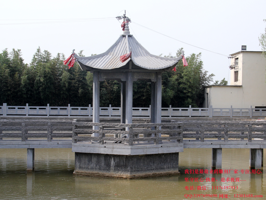 胡耀邦視察康縣曾飽醮揮毫題寫的“白云山公園”